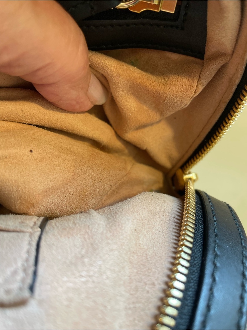 Gucci Gray GG Supreme Backpack with Gold Bee Print - Picture 10 of 10